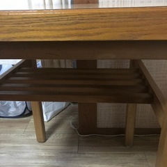 棚付きテーブルの画像