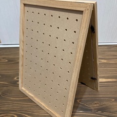 取引中　有孔ボードのアクセサリーかけ