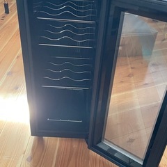 電子ワインセラーの画像
