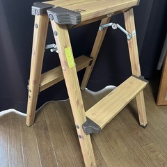 美品⭐︎2段脚立⭐︎おしゃれな木目調