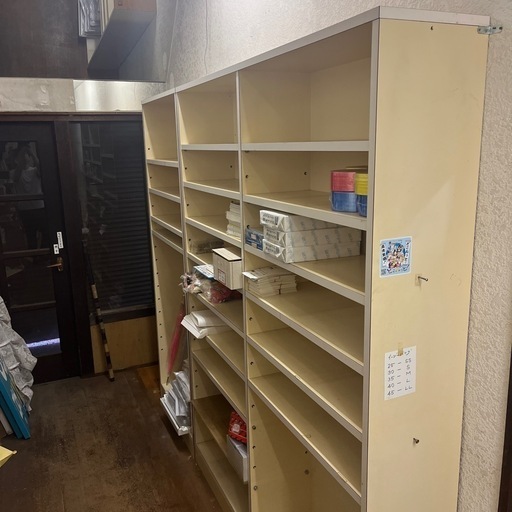 とても大きな白い棚  2点