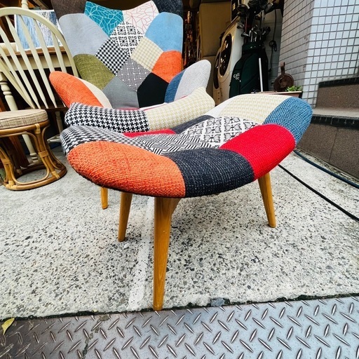《売約済》【武蔵小山店】 Contour Chair コンターチェア デザイナーズチェアー ダイニング椅子 リプロダクト イージーチェア パッチワーク柄 カラフル/モノトーン 北欧モダン風 スツール付き　パッチワーク　 知る人ぞ知るコンターチェア　ワンポイントアクセントに　ソファ　ソファー　1人掛け　1シーター　1p