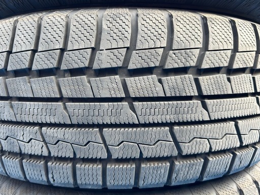 TOYO 215/65R16 23年製　スタッドレスタイヤ