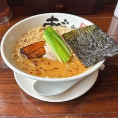 新潟駅前のラーメン行く人〜🖐️