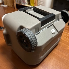 コールマン　パーティースタッカー　ホイール付50QT クーラーボックスの画像