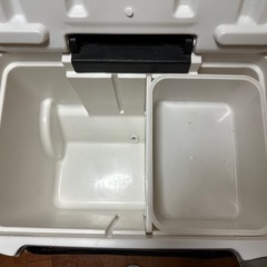 コールマン　パーティースタッカー　ホイール付50QT クーラーボックスの画像
