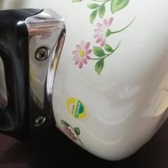 ホーロー両手鍋 花柄 未使用品 の画像