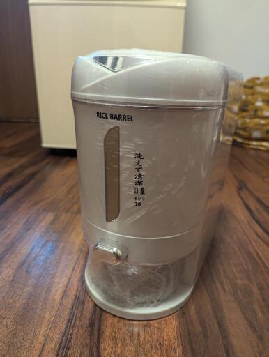 新品　米びつ　5kg　ホワイト　カップ付き