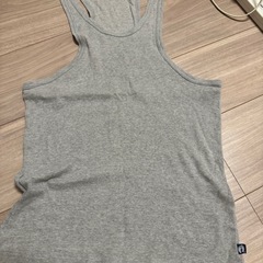 タンクトップ　4枚の画像