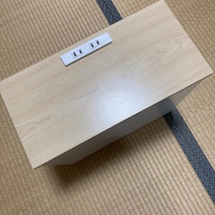 小さい台(コンセント付き)の画像