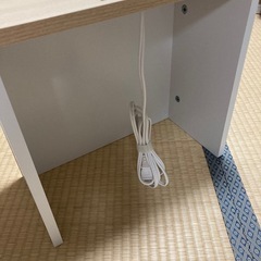小さい台(コンセント付き)の画像
