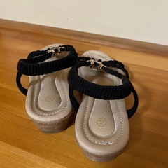 綺麗めなサンダルの画像