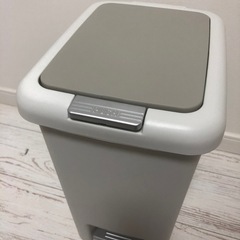 ゴミ箱の画像