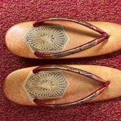 女性の和装用の草履、中古品、あまり使用していないようの画像