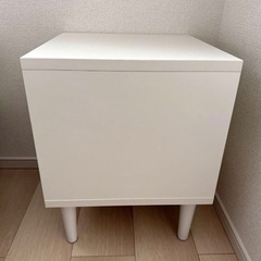 サイドテーブルの画像
