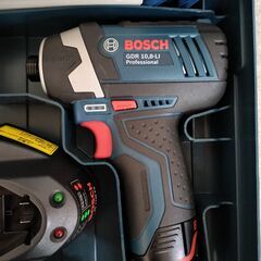 Bosch GDR10.8-LIJ 10.8V コンパクトコードレスインパクトドライバー バッテリー３個・充電器・キャリングケース付 使用少ない！の画像