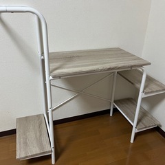 【無料】棚・ハンガーラック付きデスク