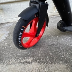 大人でも乗れるキックボード
の画像