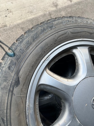 ブリザック スタッドレスタイヤ　215/60R16
