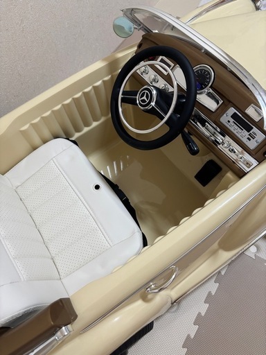 ラジコンカー　電動乗用カー　ベンツ