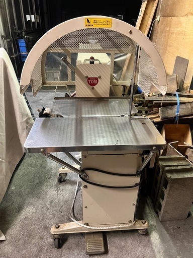 金属製器 自動紐掛け機