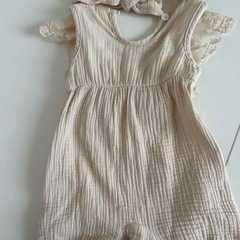 shein ロンパース　フリル　ベージュ　かわいいの画像