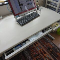 オフィスデスク　机　スチール机　２つ差し上げます