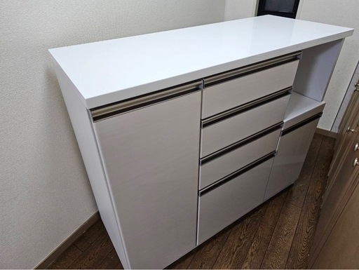 キッチンカウンター・食器棚