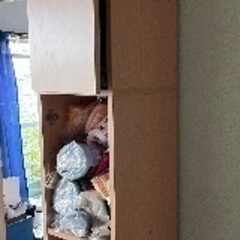 背の高い棚ラックの画像