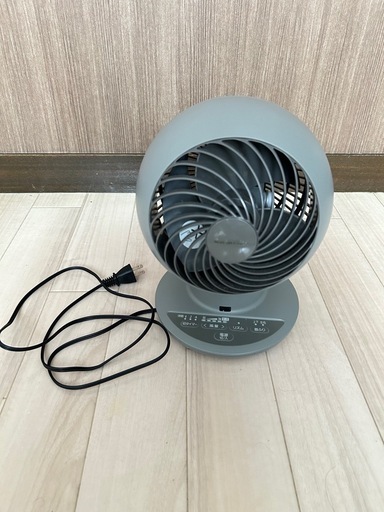 美品　アイリスオーヤマ　サーキュレーター　グレー　静音　首振り