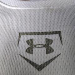 『UNDER ARMOUR』アンダーアーマー ベースボールTシャツ

の画像