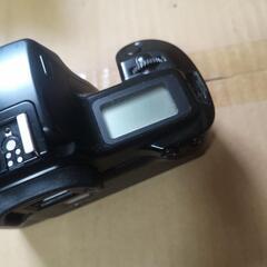 CANON　レンズ交換式フィルムカメラ　EOS1000s 中古品の画像