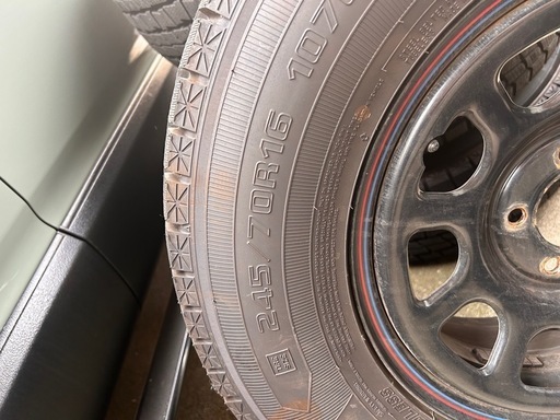 ほぼ使用してません。245/70R16スタッドレス、デイトナホイール付き　デリカd5 