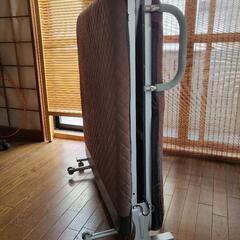 折り畳みベッドの画像