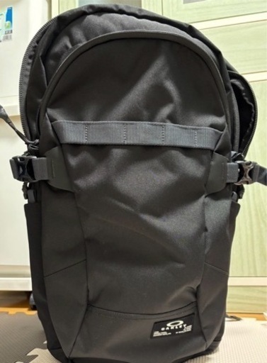 オークリーリュック　メンズ　　通勤