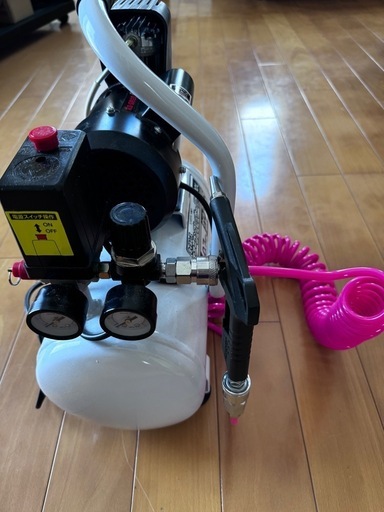 エアーコンプレッサー　10L オイルレス