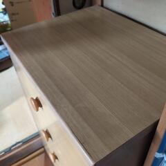 低めのタンスの画像