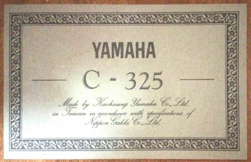 YAMAHA クラシックギターC 325（ハードケース付き）
