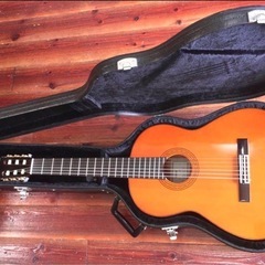 YAMAHA クラシックギターC 325（ハードケース付き） (歌う