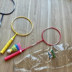 親子で楽しめるバドミントン🏸、スポンジ製バットとボールのセットの画像