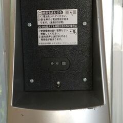 SEIKO     クリスタル電波置時計　三角柱回転飾り付きの画像