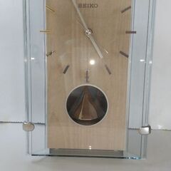 SEIKO     クリスタル電波置時計　三角柱回転飾り付きの画像