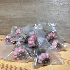 【新品未開封】 アンティークの陶器ノブ　ピンク