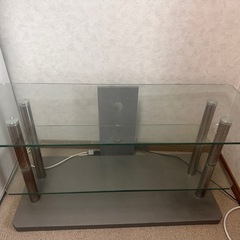 ガラスのテレビ台