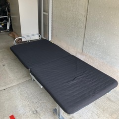 【値下】シングルサイズ折り畳みベッドの画像