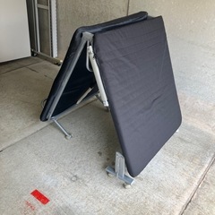 【値下】シングルサイズ折り畳みベッドの画像