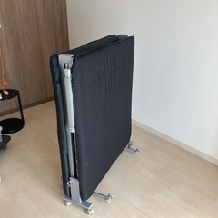 【値下】シングルサイズ折り畳みベッドの画像