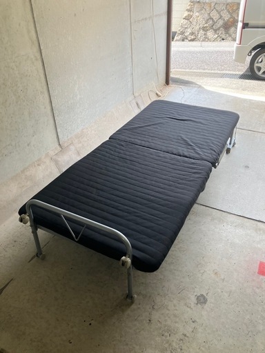 【値下】シングルサイズ折り畳みベッド