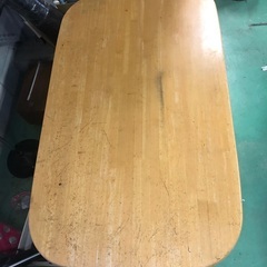 木製テーブルの画像