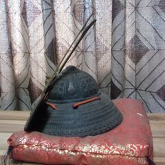 【取引成立】年代物 兜 カブト飾り （中）飾り座布団付 お譲りします。＊石川県＊美川より＊期間限定の画像